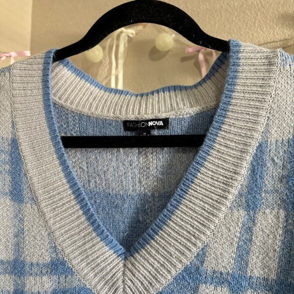 ୨୧ ・゚✧ Fashion Nova Living The Comfy Life Cropped Blue V Neck Sweater - Picture 5 of 5